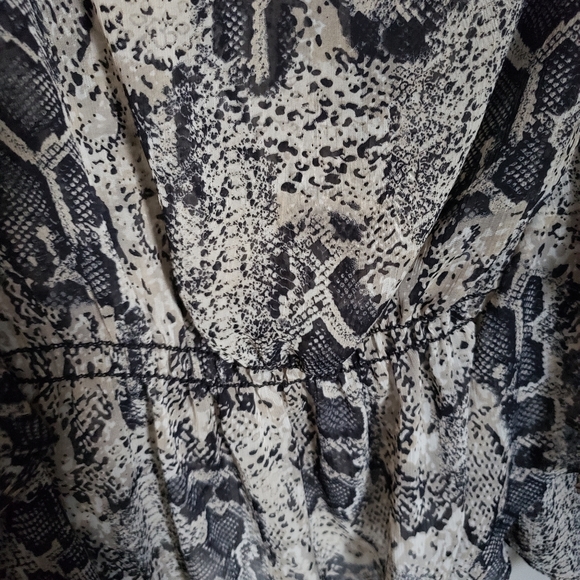 Snakeskin print blouse - Picture 7 of 7